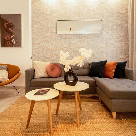 Ideal Stay: Spacious 2Br Apt Near Calea Victoriei Bukares Bagian luar foto