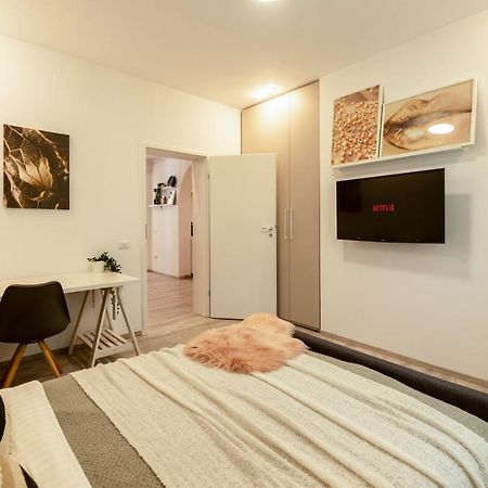 Ideal Stay: Spacious 2Br Apt Near Calea Victoriei Bukares Bagian luar foto