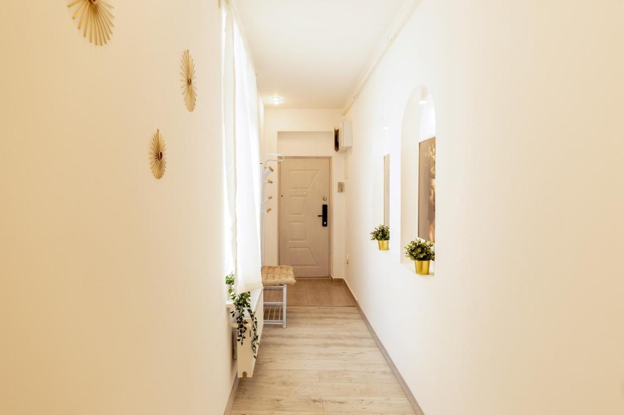 Ideal Stay: Spacious 2Br Apt Near Calea Victoriei Bukares Bagian luar foto