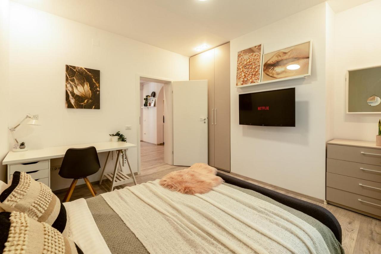 Ideal Stay: Spacious 2Br Apt Near Calea Victoriei Bukares Bagian luar foto