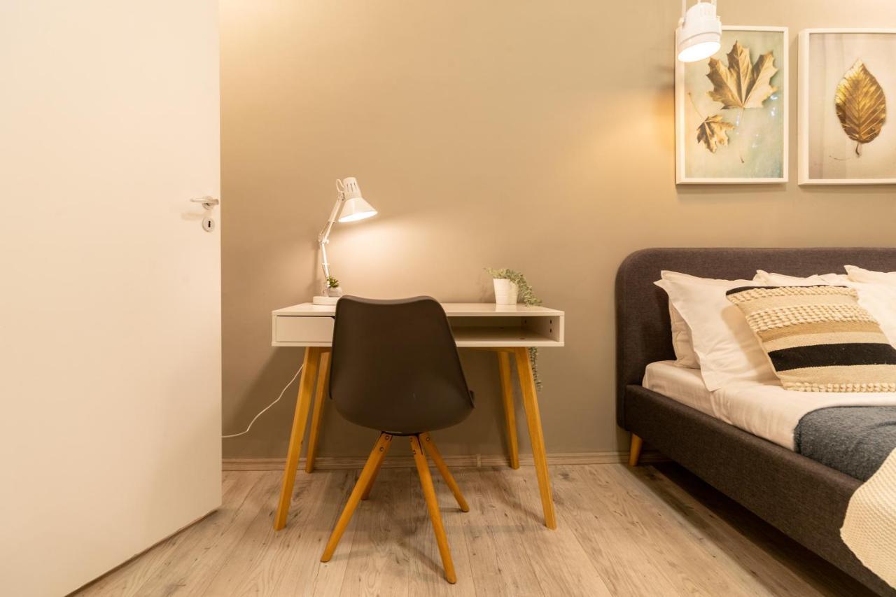 Ideal Stay: Spacious 2Br Apt Near Calea Victoriei Bukares Bagian luar foto