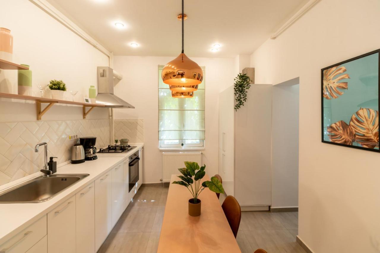 Ideal Stay: Spacious 2Br Apt Near Calea Victoriei Bukares Bagian luar foto