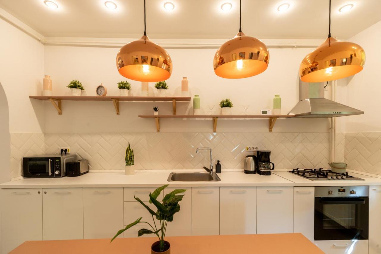 Ideal Stay: Spacious 2Br Apt Near Calea Victoriei Bukares Bagian luar foto