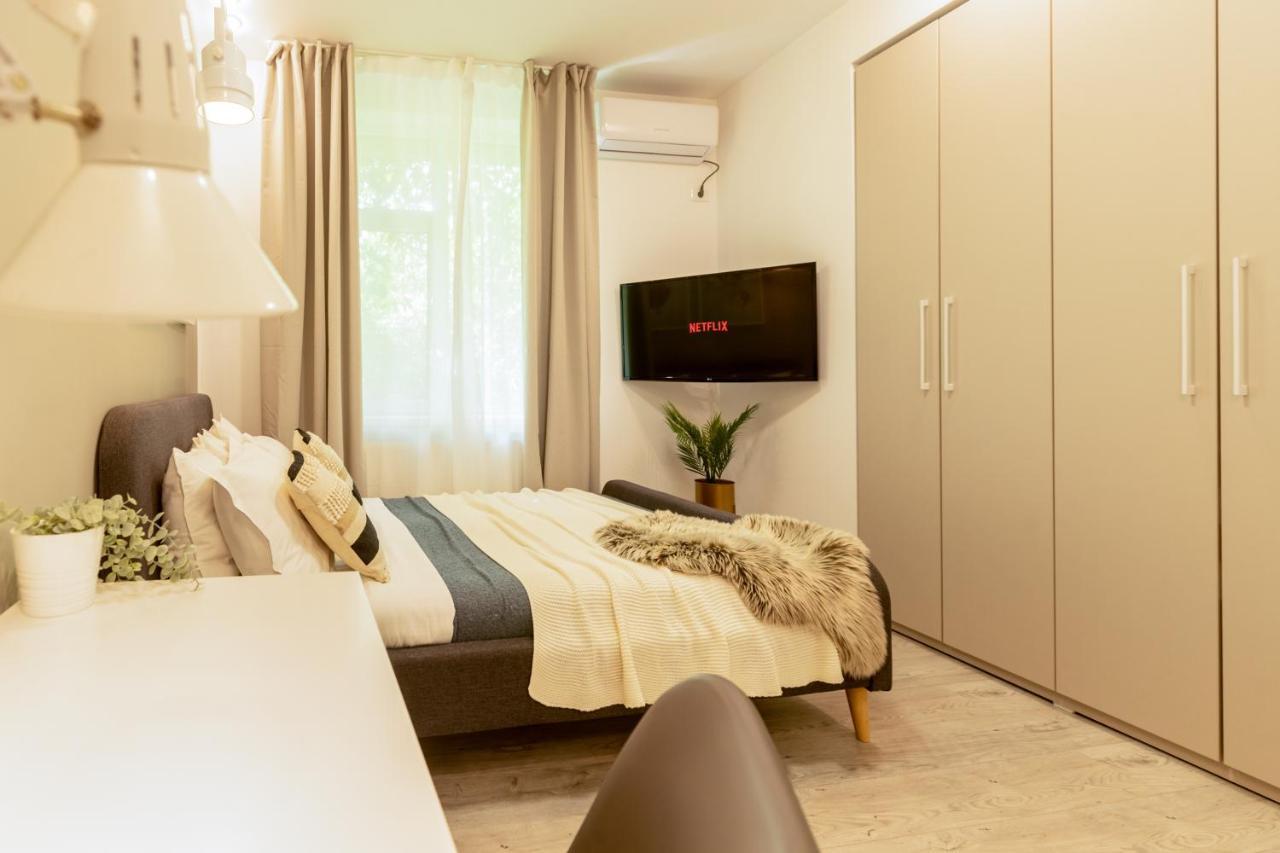 Ideal Stay: Spacious 2Br Apt Near Calea Victoriei Bukares Bagian luar foto