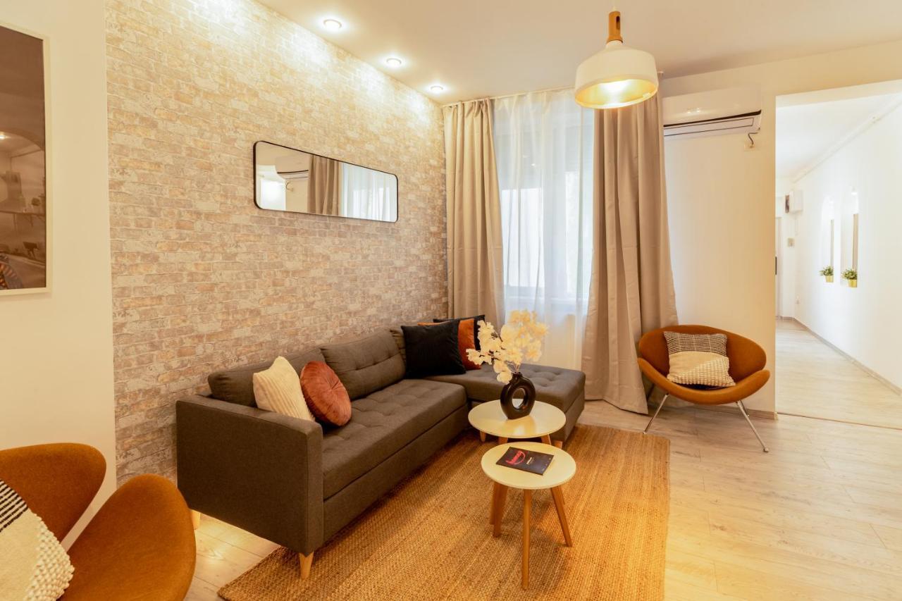 Ideal Stay: Spacious 2Br Apt Near Calea Victoriei Bukares Bagian luar foto