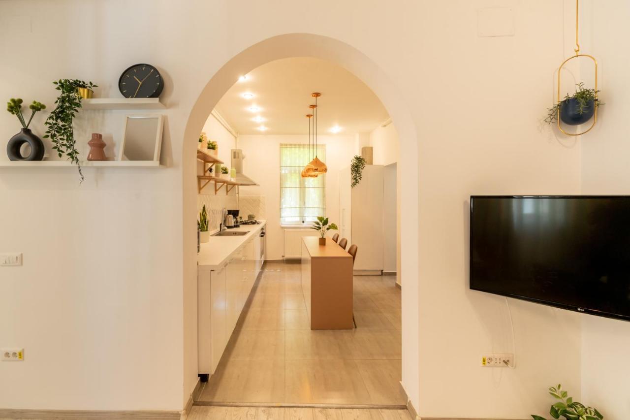 Ideal Stay: Spacious 2Br Apt Near Calea Victoriei Bukares Bagian luar foto