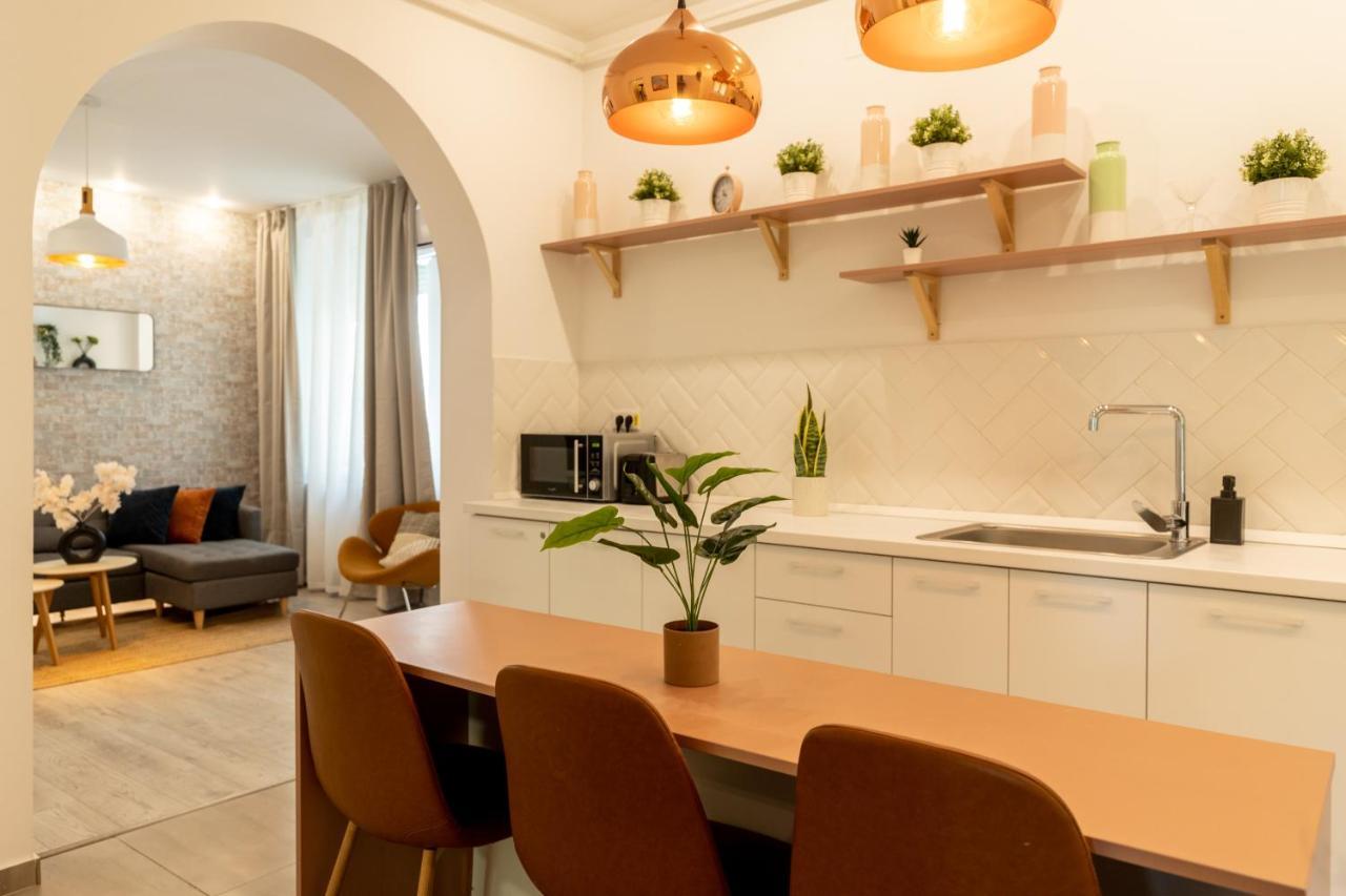 Ideal Stay: Spacious 2Br Apt Near Calea Victoriei Bukares Bagian luar foto