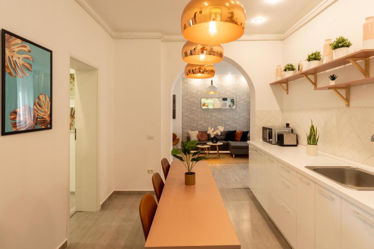Ideal Stay: Spacious 2Br Apt Near Calea Victoriei Bukares Bagian luar foto