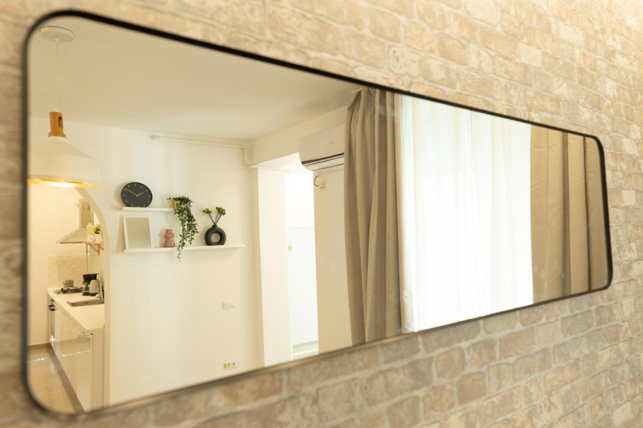Ideal Stay: Spacious 2Br Apt Near Calea Victoriei Bukares Bagian luar foto