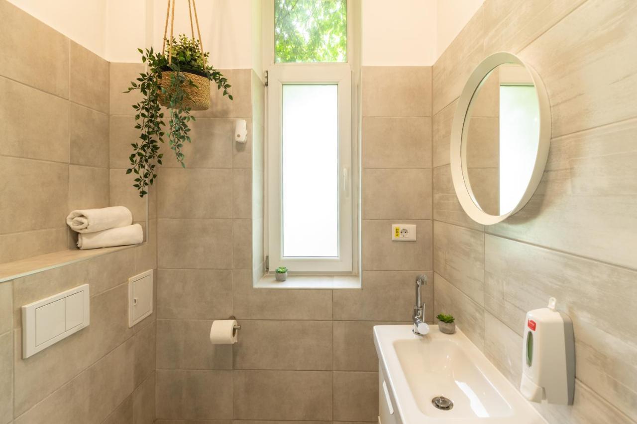 Ideal Stay: Spacious 2Br Apt Near Calea Victoriei Bukares Bagian luar foto