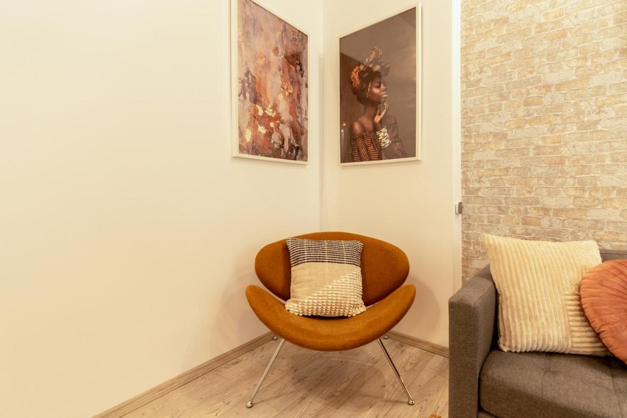 Ideal Stay: Spacious 2Br Apt Near Calea Victoriei Bukares Bagian luar foto